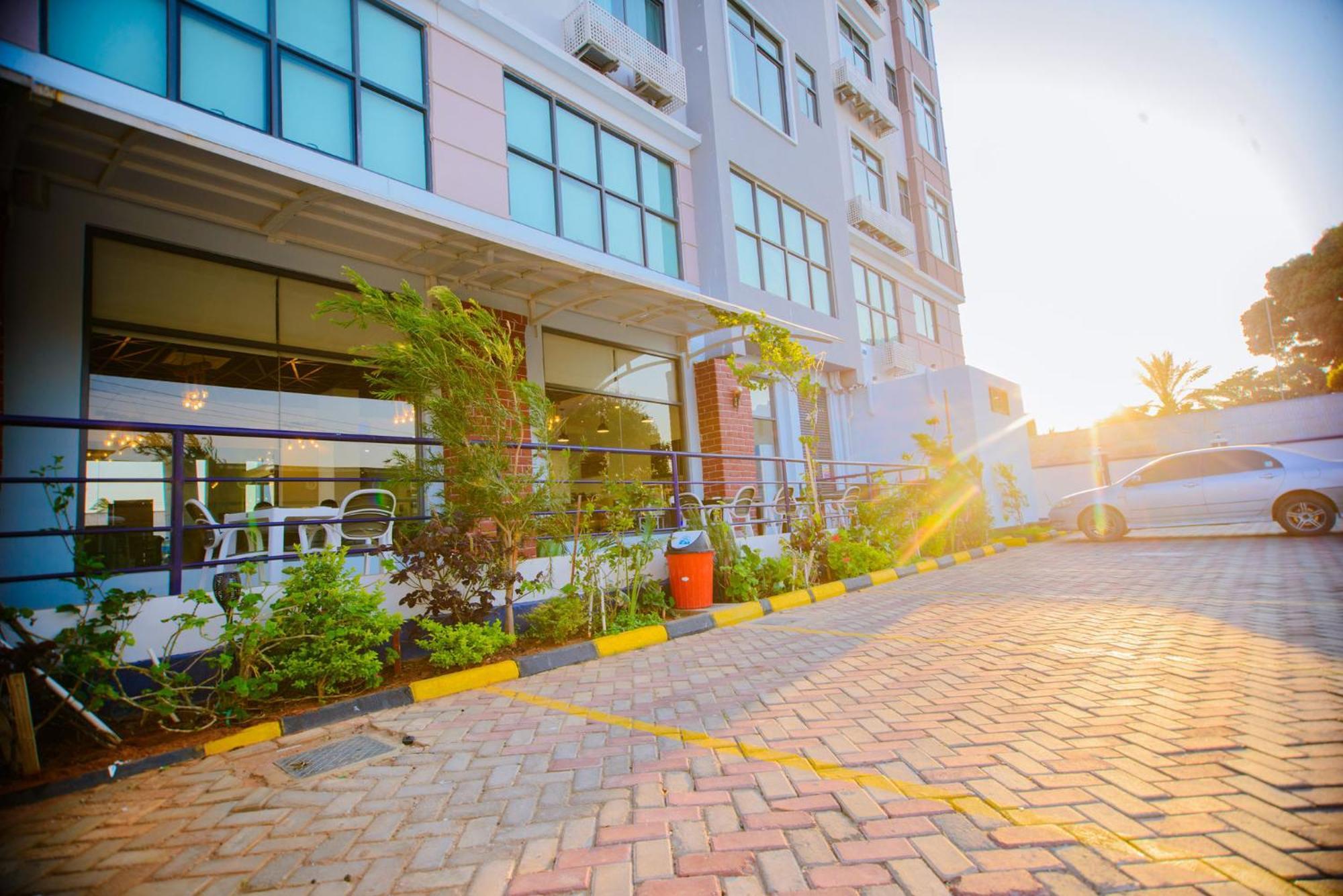 Western 4* Dodoma