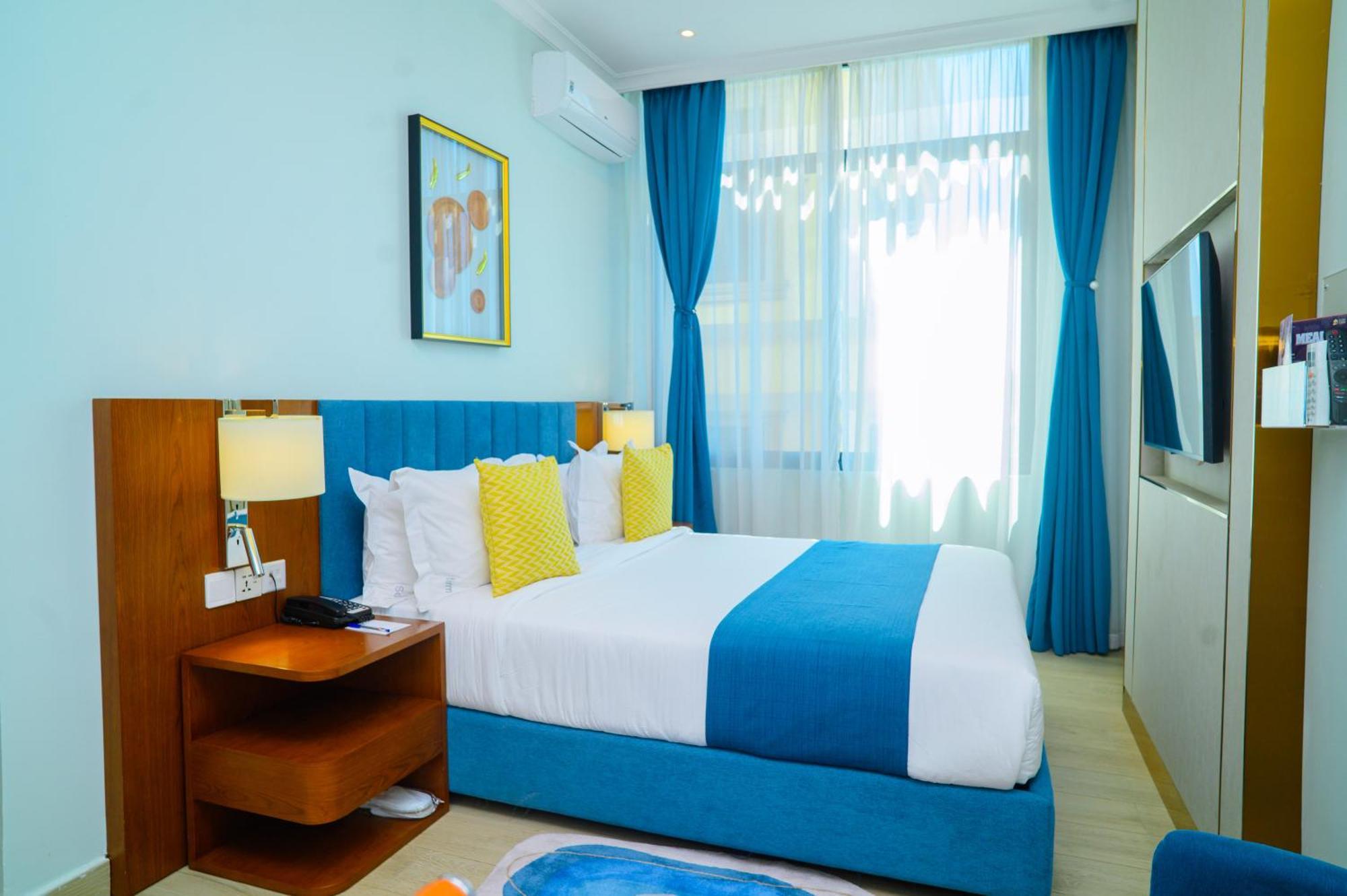 Western Hotel 4*