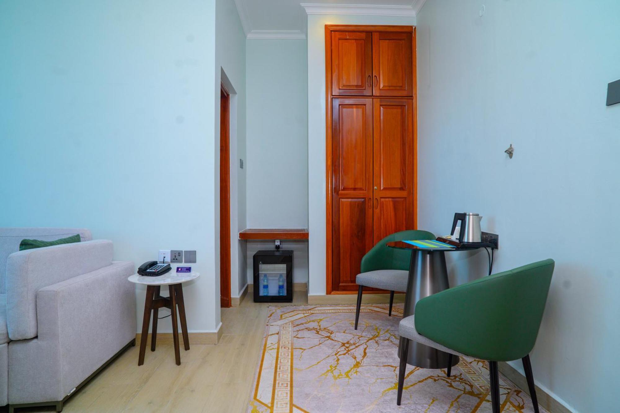 Western 4* Dodoma